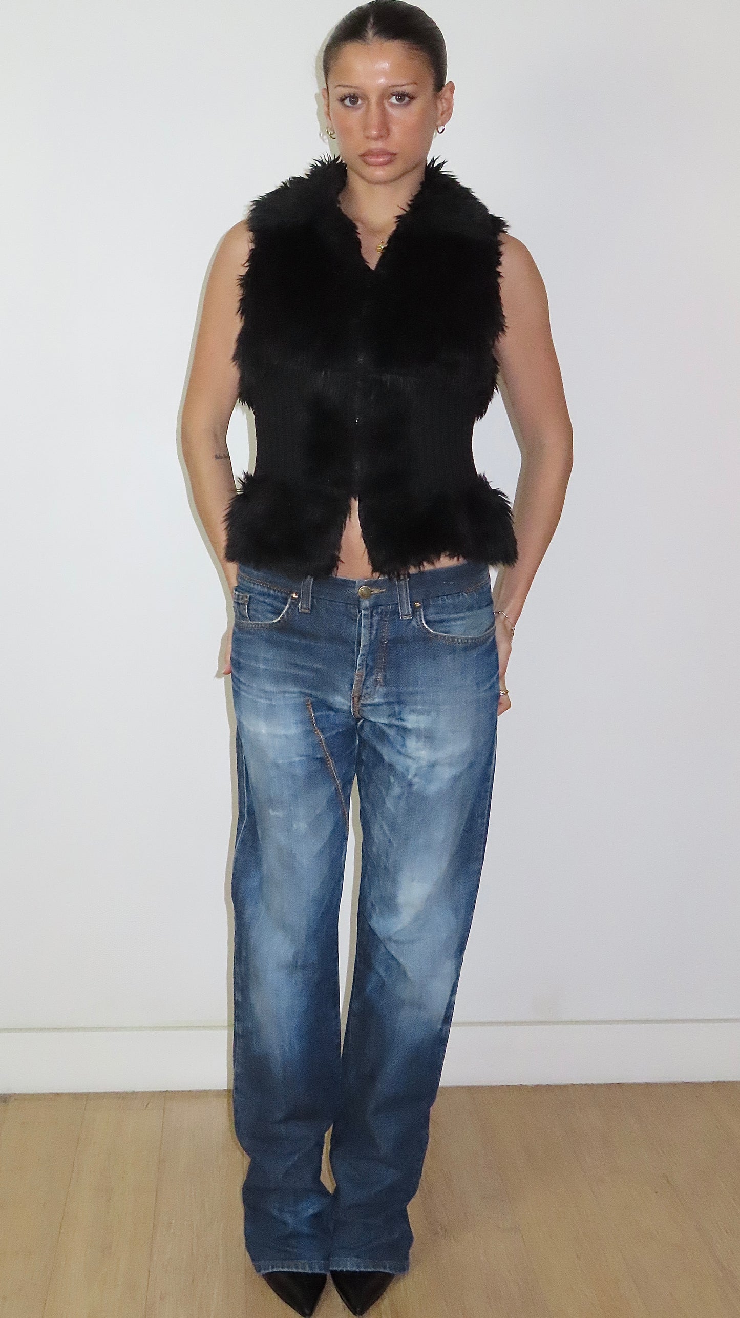 SHAGGY FAUX FUR VEST / EST. MEDIUM