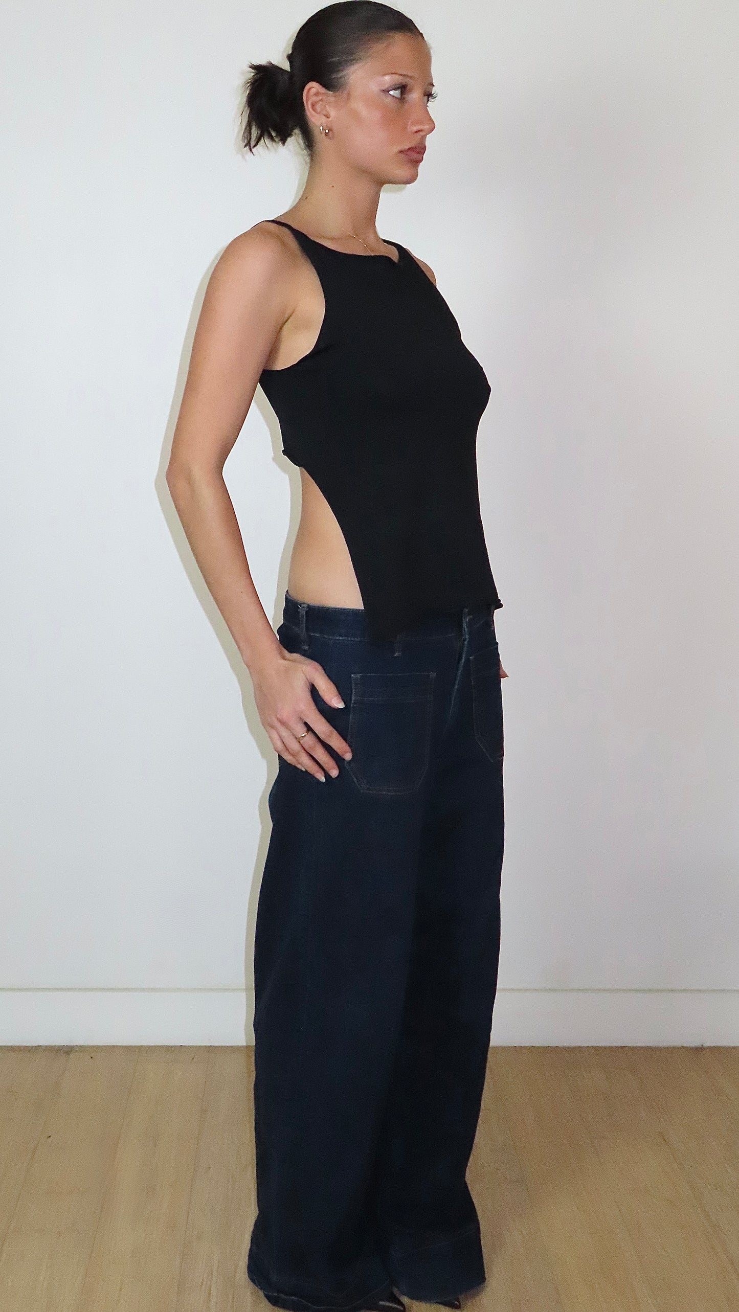 DKNY OPEN BACK TANK / MEDIUM