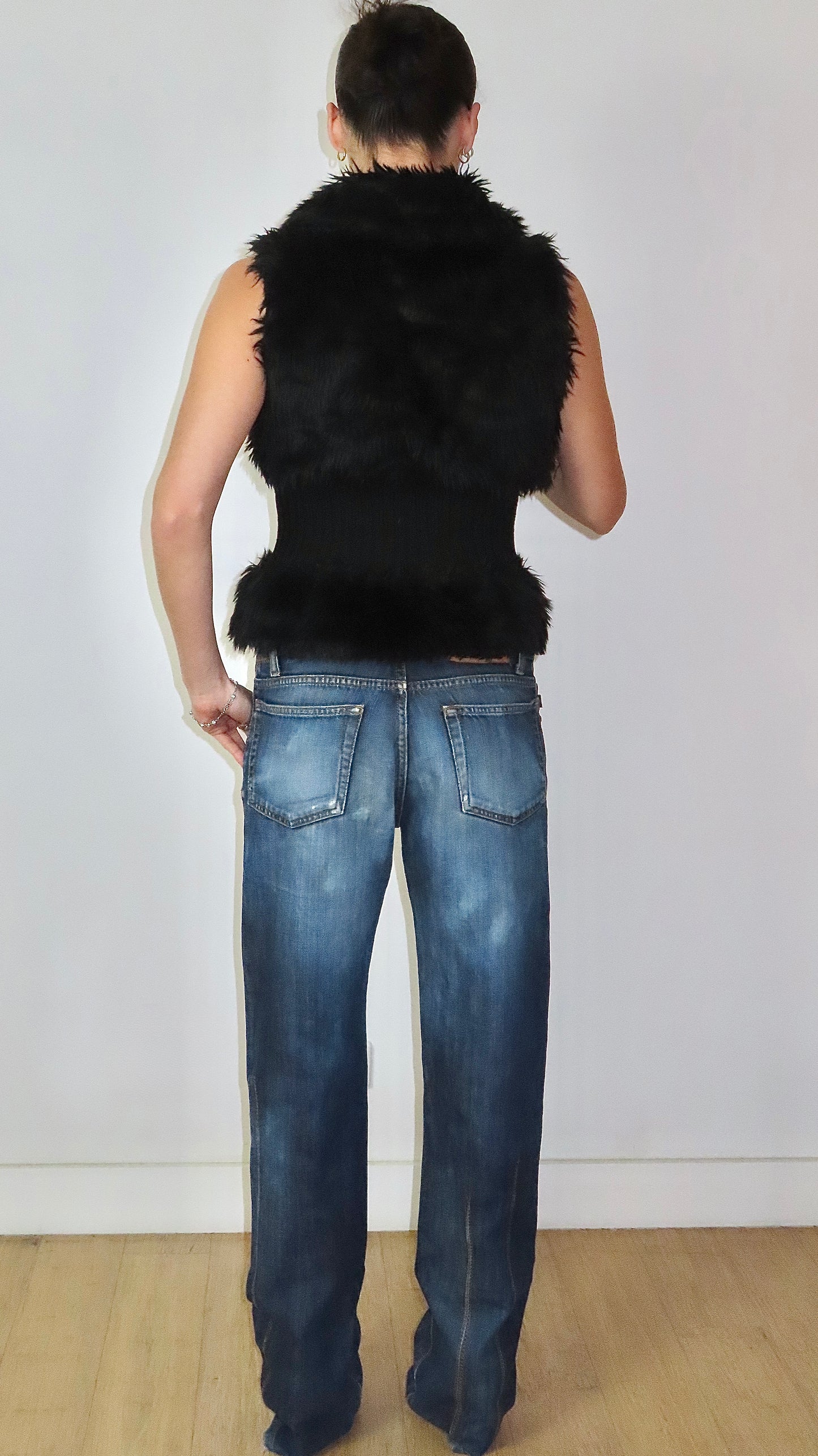SHAGGY FAUX FUR VEST / EST. MEDIUM