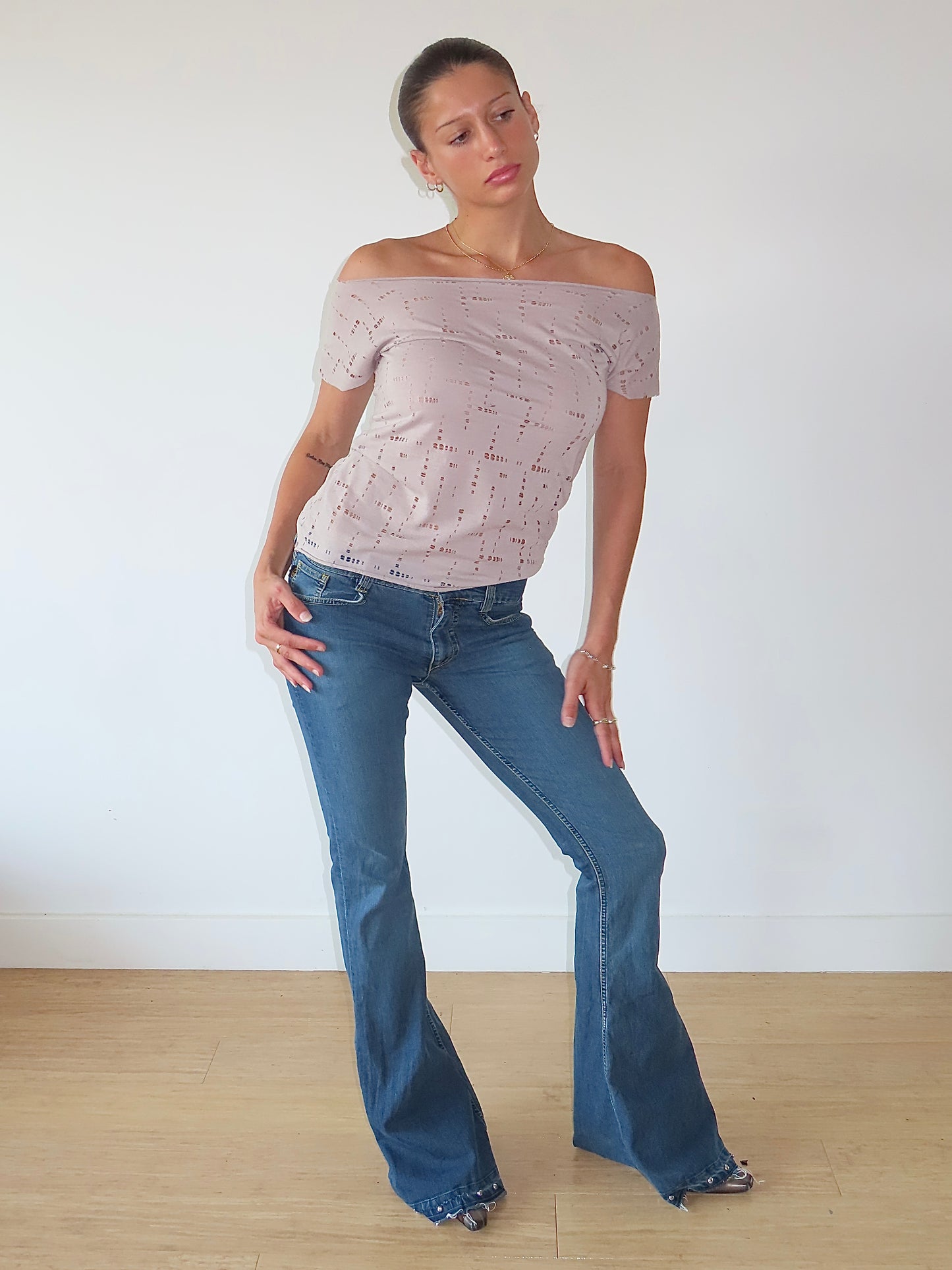 FREEMAN T PORTER LOW RISE  BOOTCUT STUDDED JEANS / 26