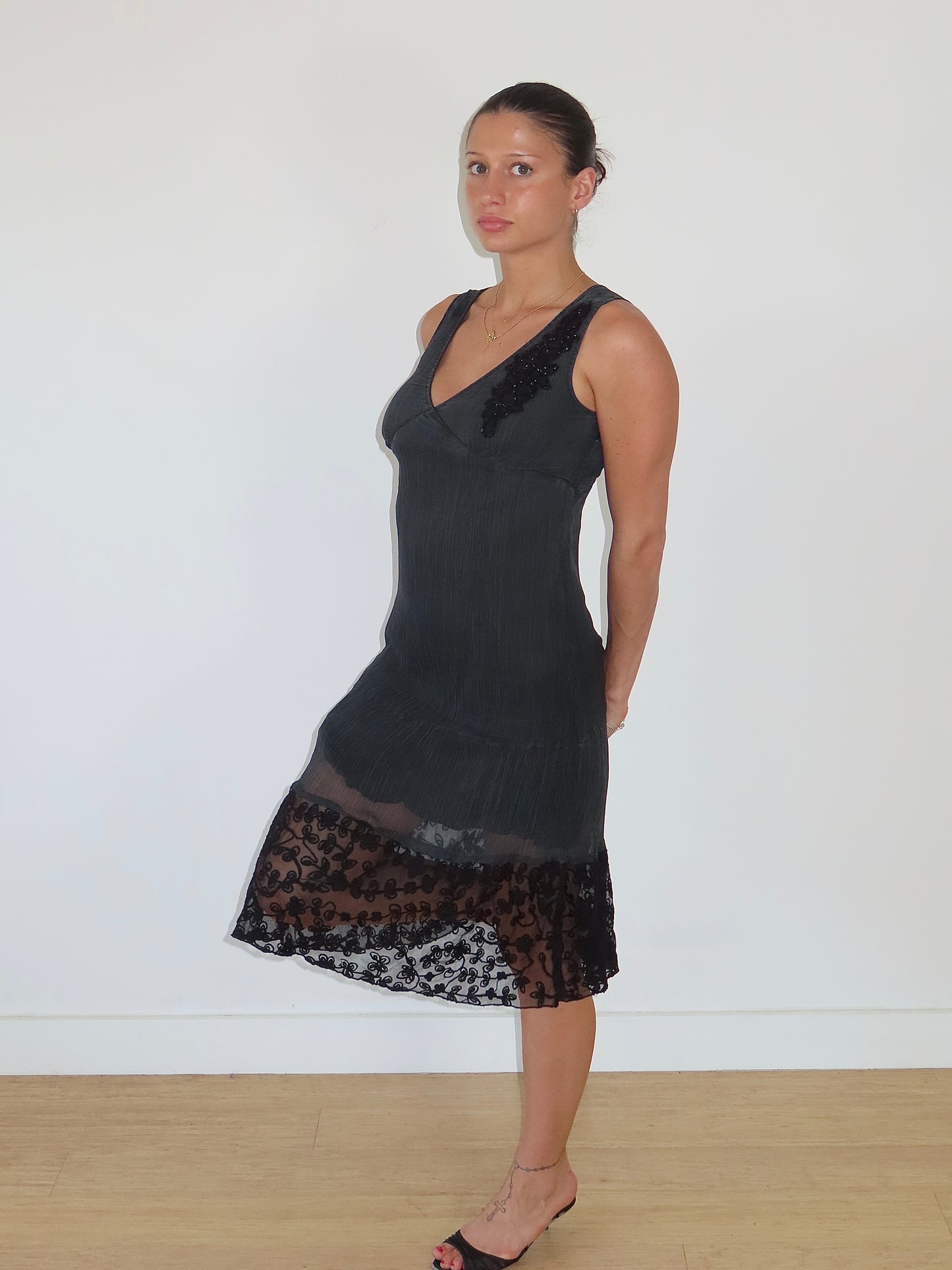 PLEATED SLIP MIDI DRESS WITH LACE HEM/ MEDIUM